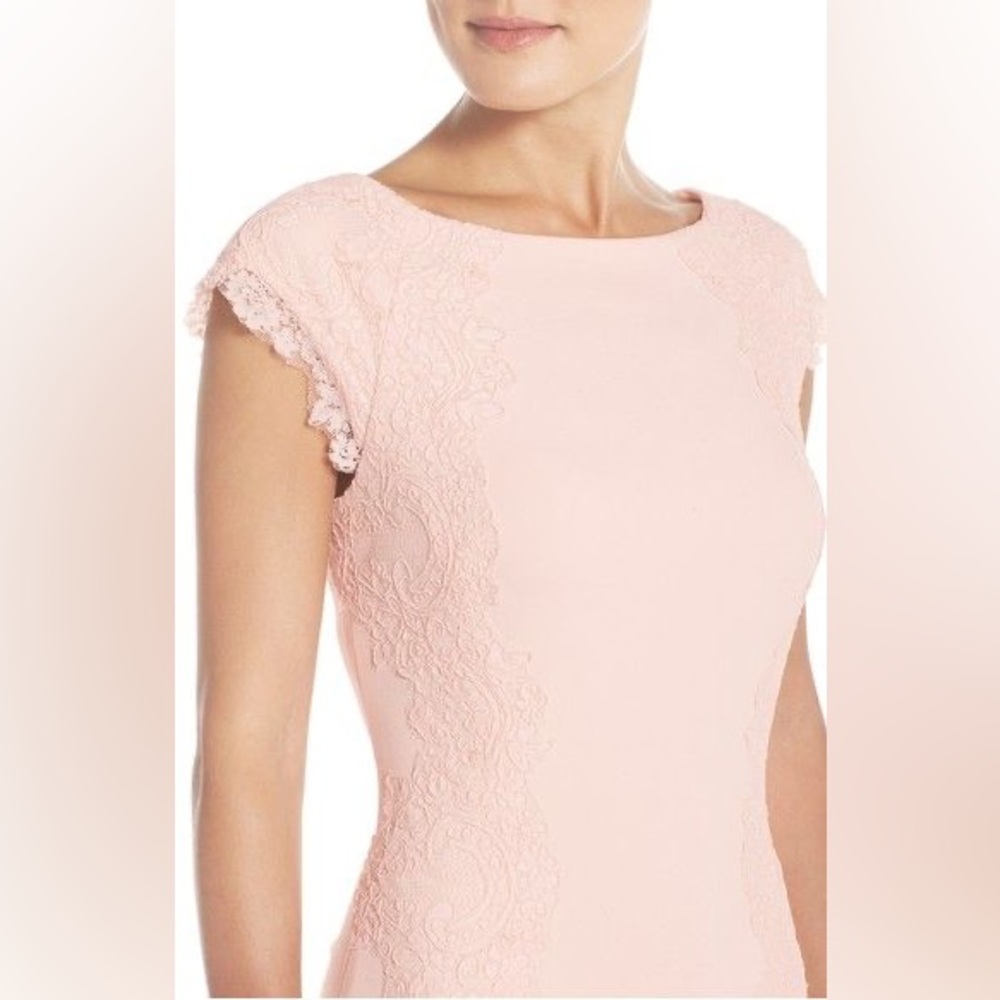 Maggy London Lace Detail Crepe Sheath Dress in Light Pink Size 16